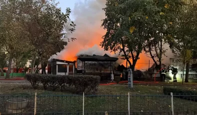 Gebze’de Palet Deposunda Yangın