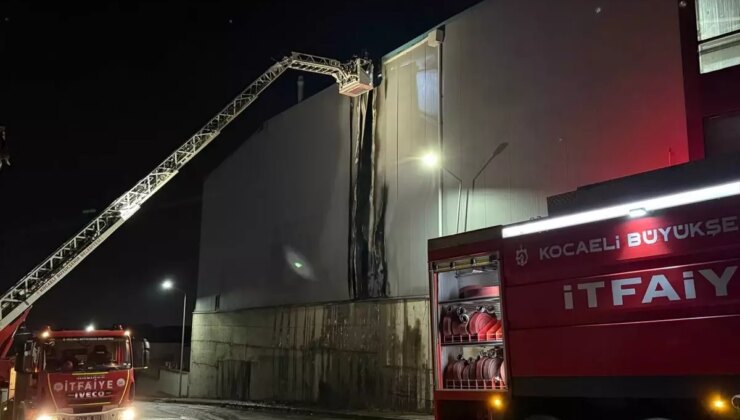 Çayırova’daki Geri Dönüşüm Fabrikasında Yangın